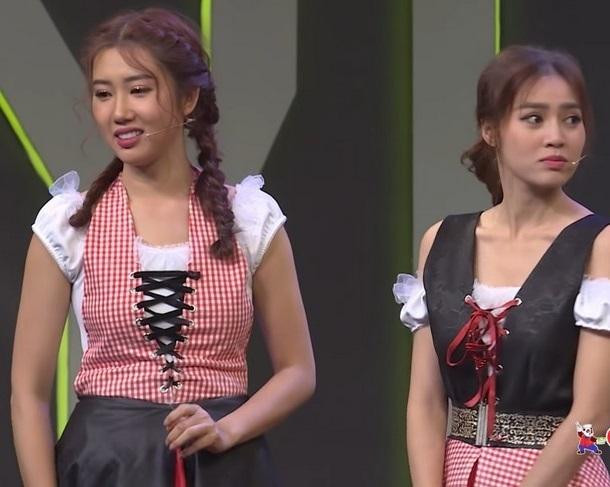 hời điểm đầu tham gia "7 Nụ Cười Xuân", Thúy Ngân còn bị chê về hình thể, theo đó khi đứng chung khung hình với Ninh Dương Lan Ngọc, cô như "người khổng lồ". Tại đây, các đồng nghiệp cũng thường xuyên trêu chọc cân nặng của nữ diễn viên. Ninh Dương Lan Ngọc từng buột miệng: "60kg, nghệ sĩ nữ mà nặng 60kg".