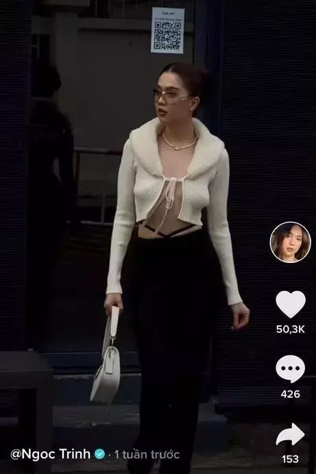 ##ss###style="text-decoration: underline;">Mỹ nhân Trà Vinh từng mất điểm trầm trọng vì bộ ngực như mướp cùng xương ngực lồ lộ trước ống kính.