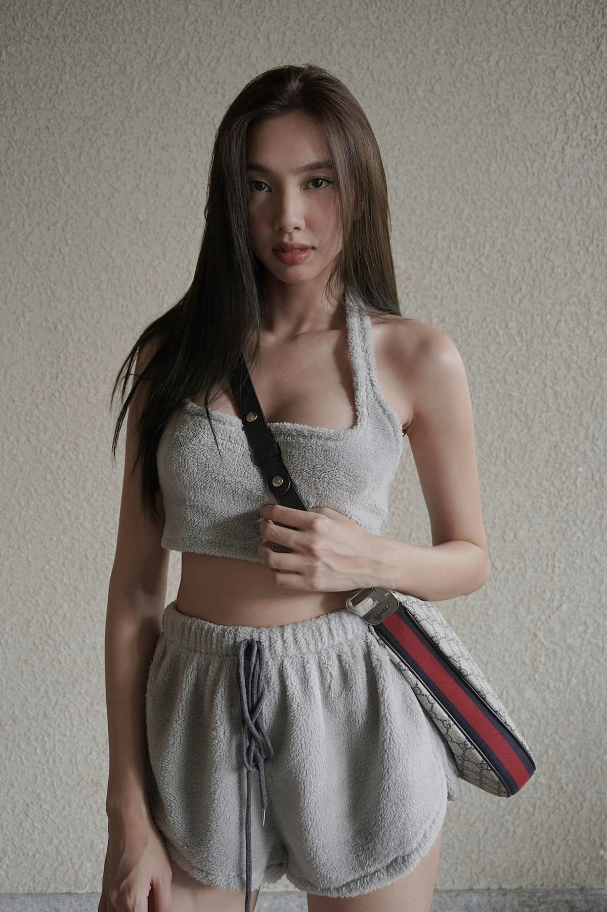 Hoa hậu Thùy Tiên xinh đẹp tự nhiên, không cần trang điểm.