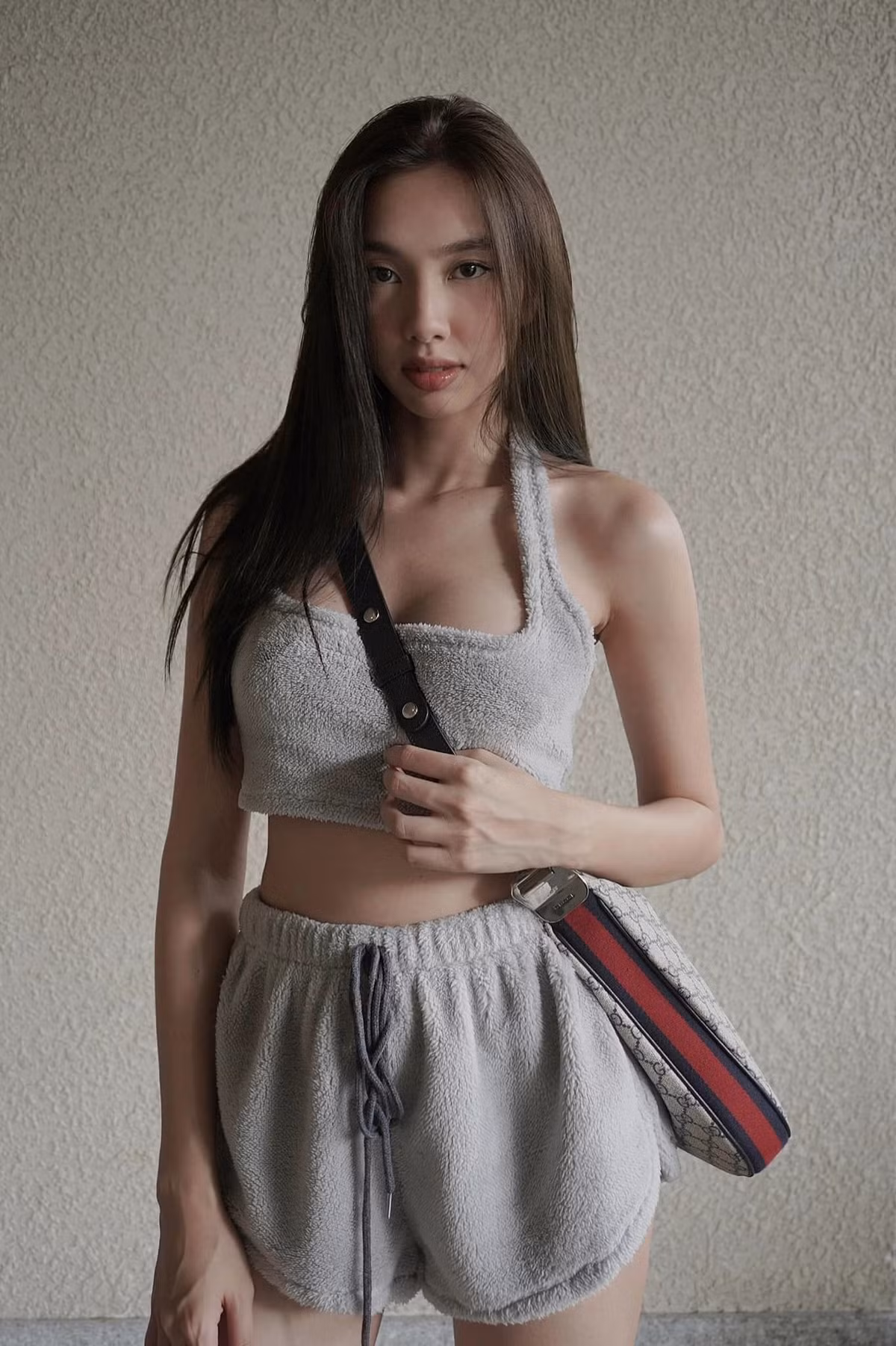 Hoa hậu Thùy Tiên xinh đẹp tự nhiên, không cần trang điểm.