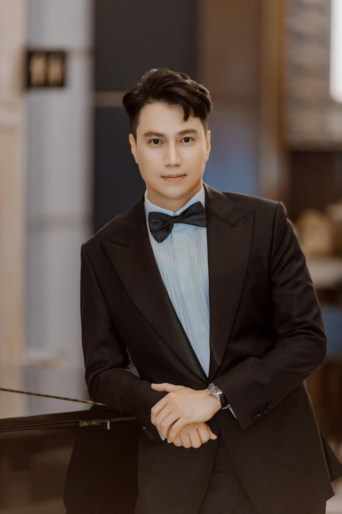 Sao Việt ngày 17/9: "Độc thân, vững chãi, chung tình, nếu em nhã hứng thì mình sánh đôi", diễn viên Việt Anh 'thả thính' và ngay lập tức vợ cũ Hương Trần còm trêu: ''Xinh gái vậy nhỉ''.