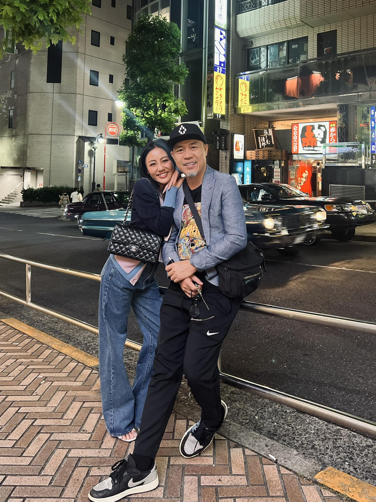 Văn Mai Hương đăng hình chúc mừng sinh nhật nhạc sĩ Huy Tuấn.