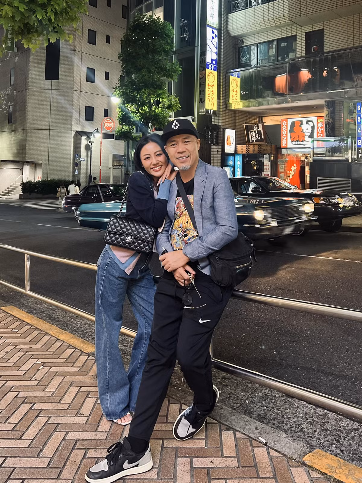 Văn Mai Hương đăng hình chúc mừng sinh nhật nhạc sĩ Huy Tuấn.