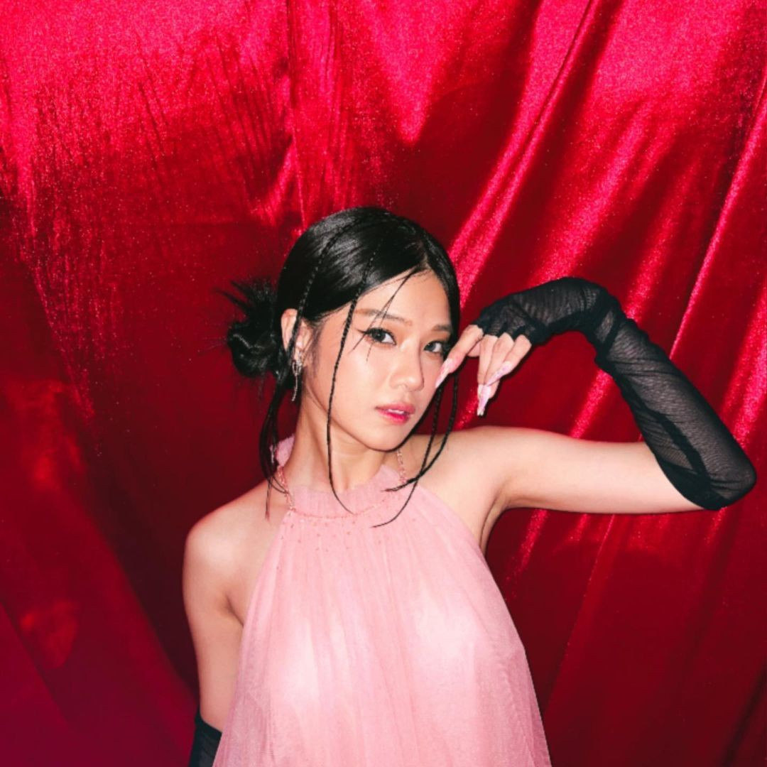 Hoàng Yến Chibi khoe vẻ trẻ trung xinh đẹp.