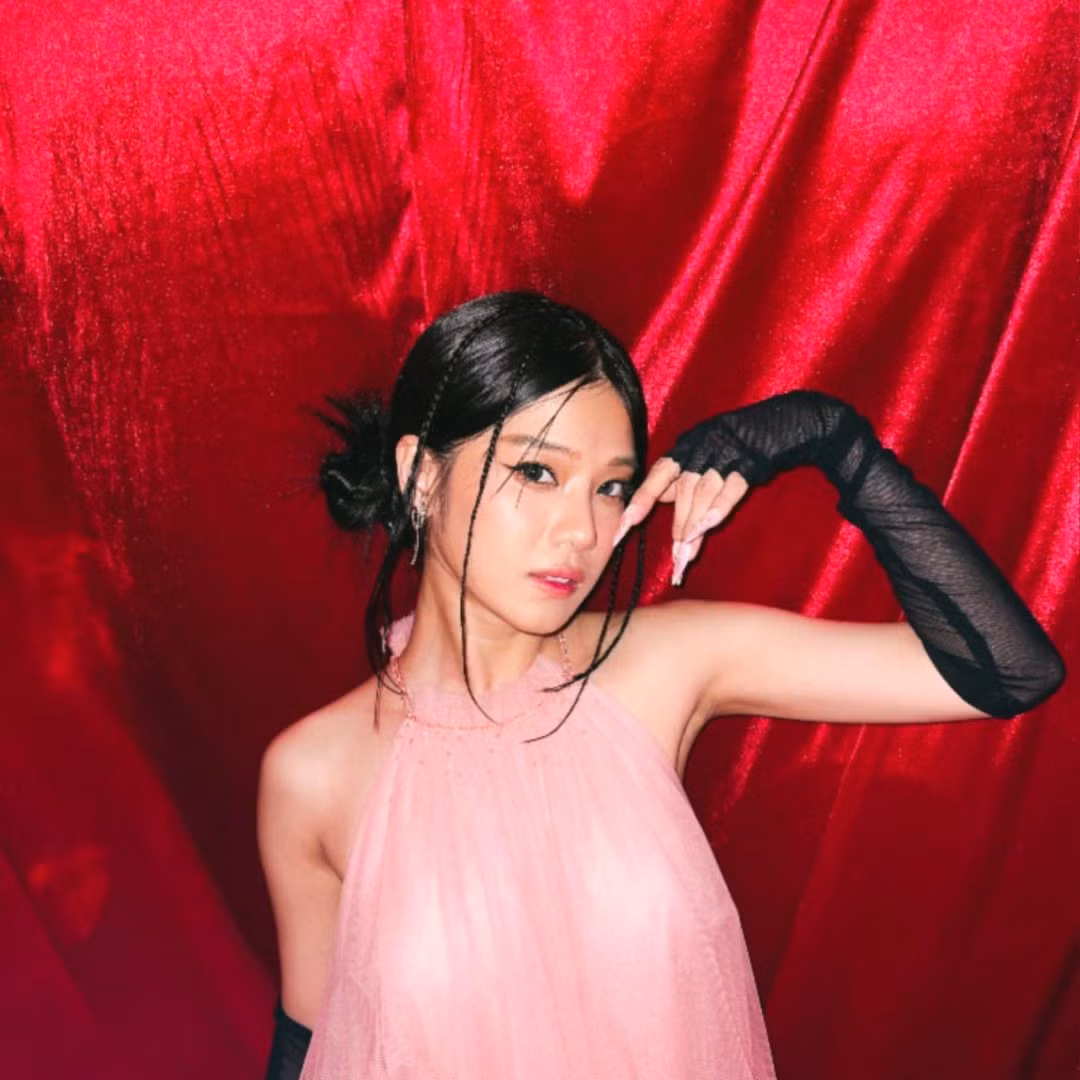 Hoàng Yến Chibi khoe vẻ trẻ trung xinh đẹp.