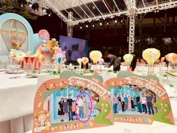 ừng là một người mẫu, chân dài xứ Lạng dễ dàng "dìm hàng" tất cả các khách mời.