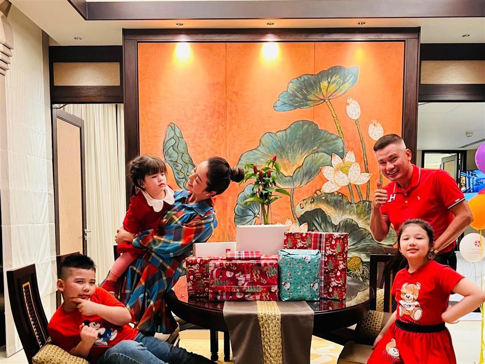 ổ ấm viên mãn của Jennifer Phạm và chồng đại gia.