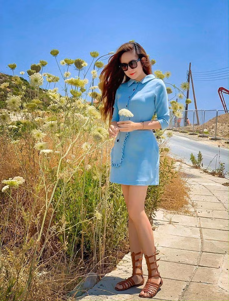 Cô cũng thường xuyên cùng chồng tham dự những sự kiện, chương trình trong làng giải trí. Bất kể từ gia đình hay cho đến công việc, cô suốt bao nhiêu năm nay vẫn luôn đồng hành cùng Lý Hải.