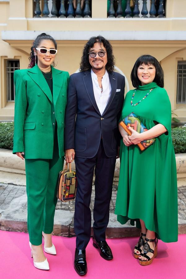 ia đình nghệ sỹ Khắc Triệu - Cẩm Vân và con gái Cece Trương nổi bật.