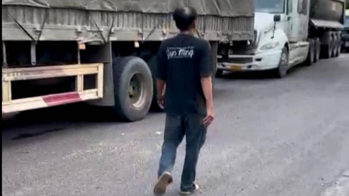 Lai xe dau hieu say xin khong nhuong duong xe uu tien bi phat tien 'khung'-Hinh-2