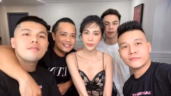 Thuy Tien tro lai san khau sau on ao, nhan sac chiem spotlight