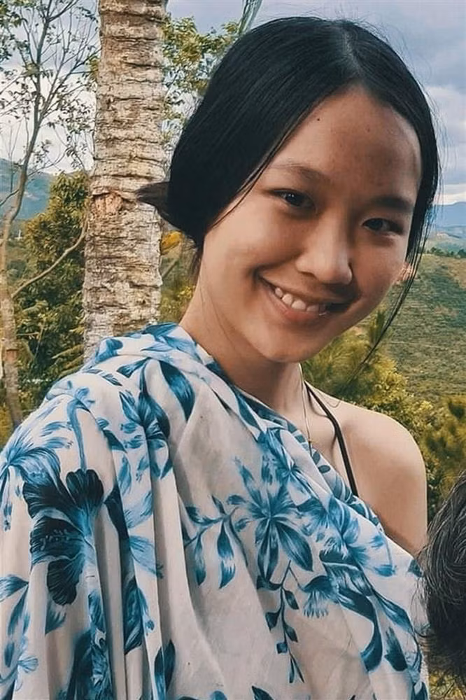 "Tôi hay đi phượt. Đường xa, bụi bặm, thời tiết nắng nóng nên trang điểm cỡ nào nhìn mặt một hồi cũng thấy ghê. Đó là lý do tôi thích và không ngại để mặt mộc. Tôi thấy như thế nào cũng đẹp. Trang điểm hay để mặt mộc đều có vẻ đẹp riêng", Bảo Ngọc từng chia sẻ về mặt mộc chính mình.