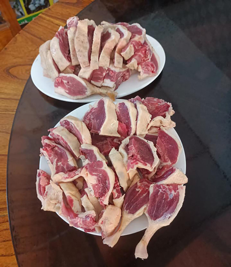 Giá bán mỗi con dao động khoảng 200.000 – 220.000 đồng/con