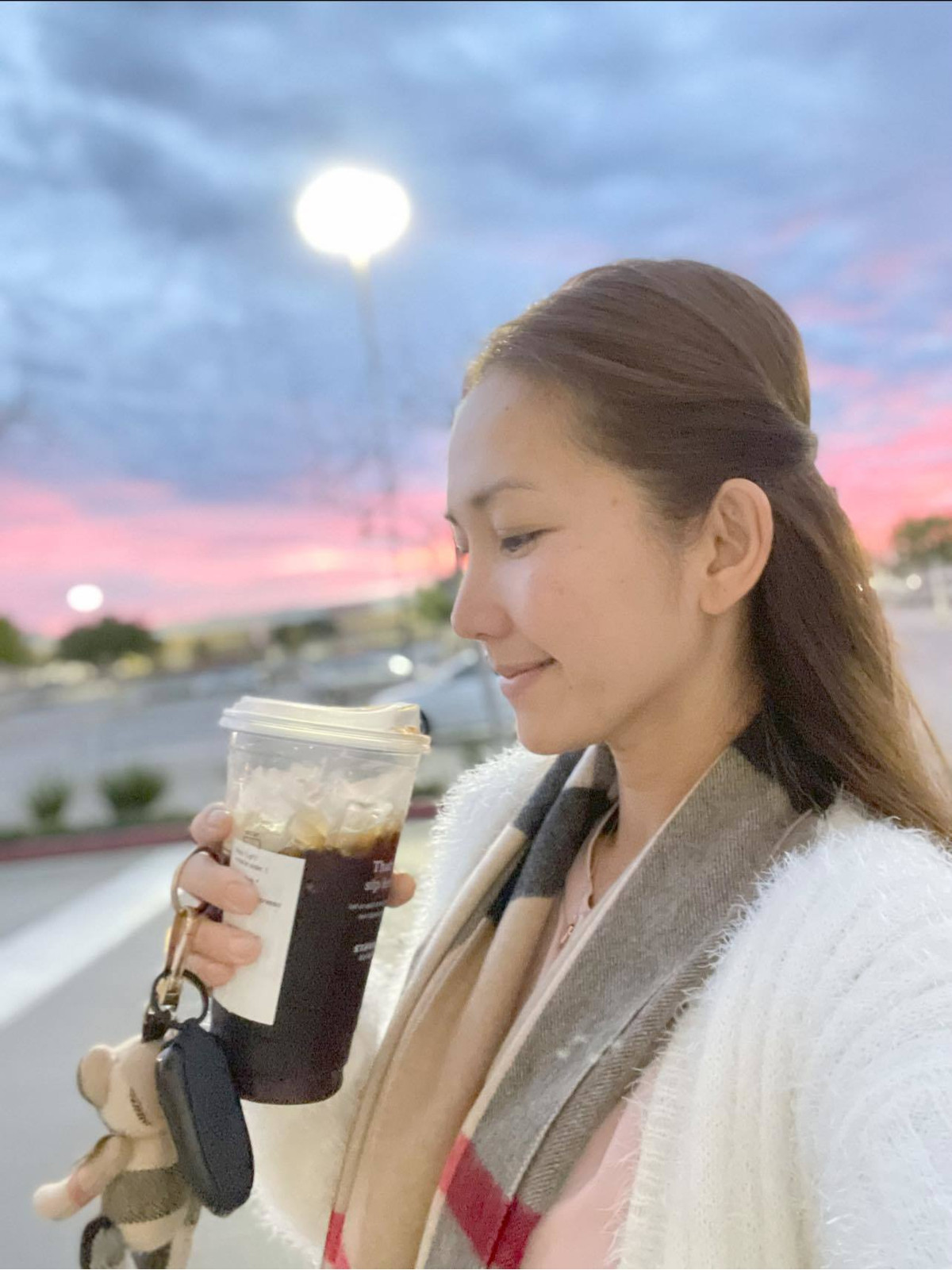 Diễn viên Kim Hiền đón mặt trời lên.