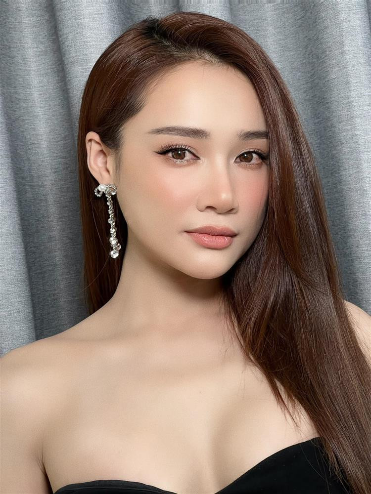 Ngoại hình bà xã Trường Giang ở tuổi 32.