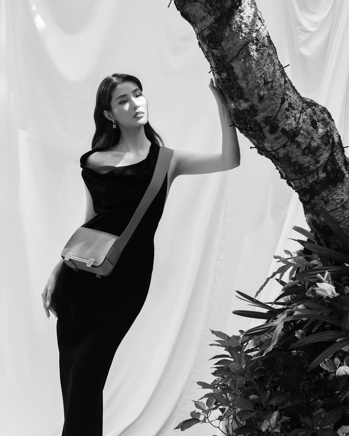 Diễm My 9X cũng là một trong số 5 mỹ nhân được lựa chọn vào Vũ trụ mỹ nhân của cặp đạo diễn Gái già lắm chiêu.