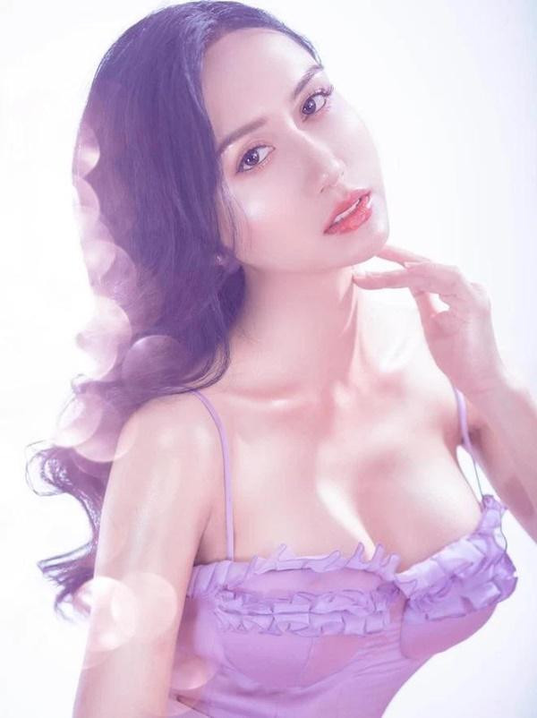 rước đó, Lynk Lee đăng hình mặc đầm hai dây, vòng 1 trở thành tâm điểm chú ý vì như muốn bật khỏi váy.