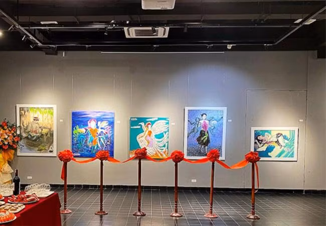 Go tranh ve Ho Xuan Huong bi danh gia 