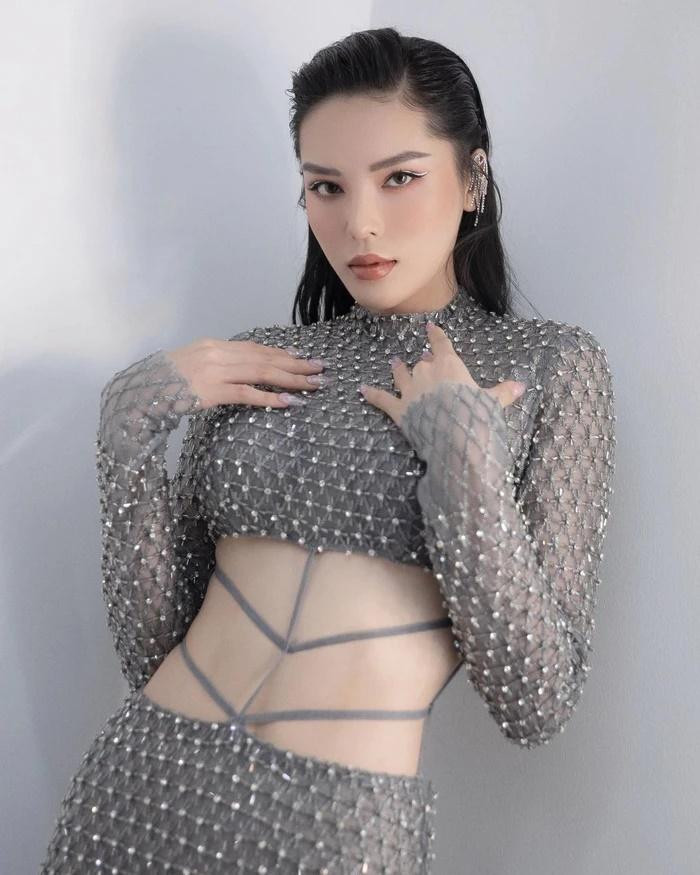 Hình thể chuẩn chỉnh, thần thái cuốn hút của Hoa hậu 9X.