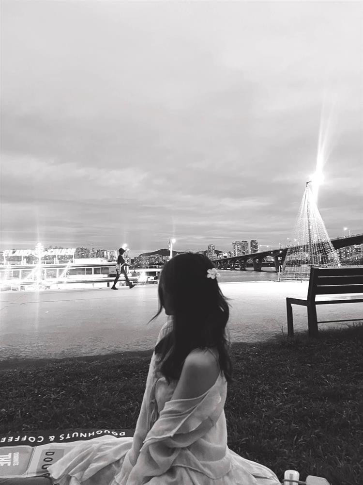 ó vẻ Hòa Minzy vẫn chưa cải thiện được nhiều chuyện cân nặng sau một thời gian dài bị fan nhắc nhở Nhiều người mong cô sớm có biện pháp tăng cân để vóc dáng đầy đặn, trông có sức sống hơn.