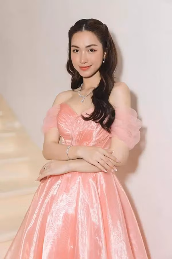 Chia tay thiếu gia Minh Hải, Hòa Minzy dần ổn định cuộc sống, tập trung gây dựng sự nghiệp riêng và chăm sóc bé Bo. Về ngoại hình, cả cô và tình cũ đều có sự thay đổi. Trong khi thiếu gia Minh Hải được nhận xét xuống sắc hẳn đi thì Hòa Minzy ăn mặc trẻ trung hơn nhưng cũng không giữ được phong độ hình thể.