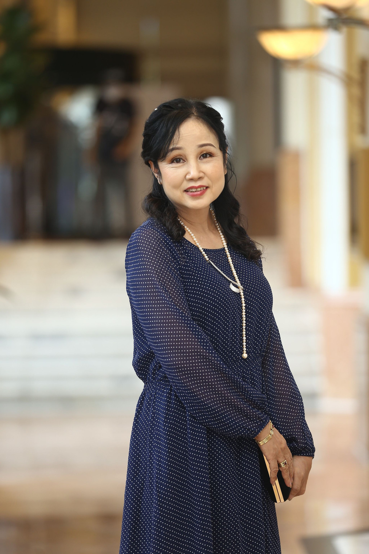 NSND Ngọc Thu vào vai vợ của ông Khôi (NSND Trọng Trinh). Vốn quen thuộc với hình ảnh những người phụ nữ nông thôn giản dị hiền lành nên đây có thể coi là vai diễn lột xác của nữ nghệ sĩ.