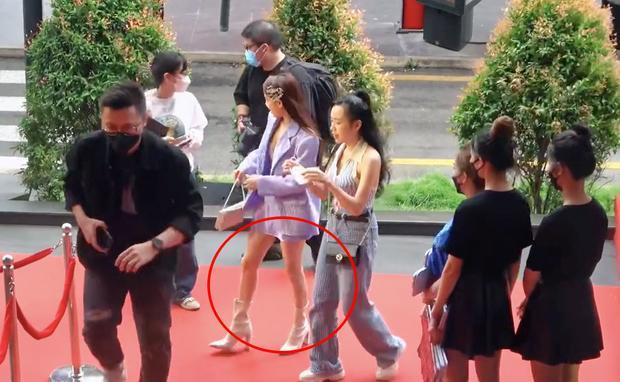 ở chân đã khiến netizen sợ 1...