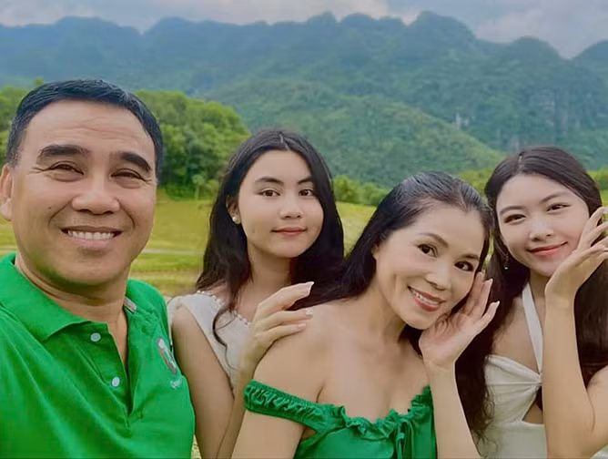 Nghệ sĩ Quyền Linh cùng vợ con có chuyến trải nghiệm thú vị tại một địa danh đẹp vùng Bắc Trung Bộ.