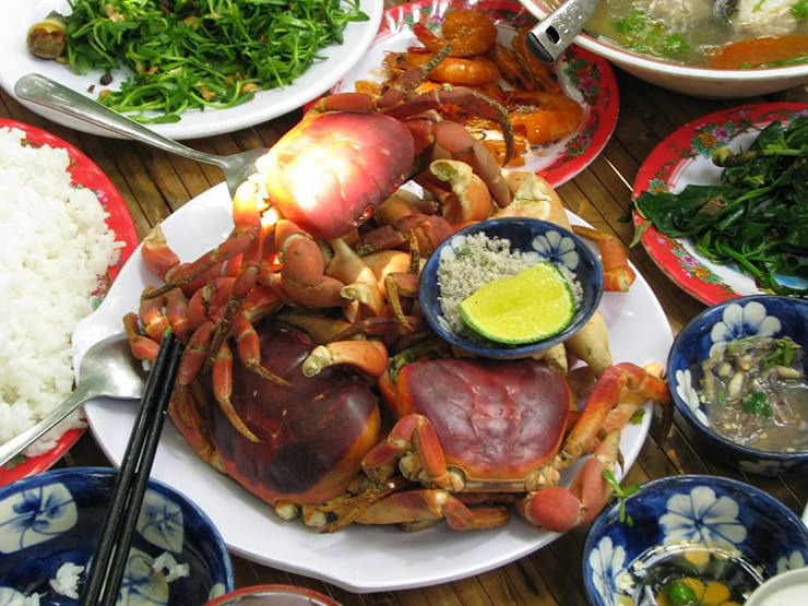 Theo quy định, cua đá có chiều ngang mai trên 7cm, không mang trứng mới được dán nhãn cho phép bán ra thị trường.