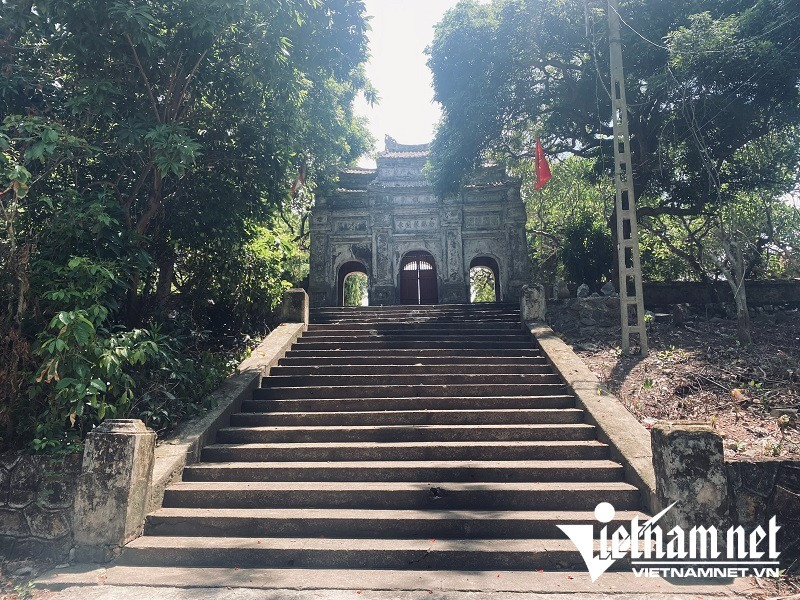 Kien truc doc dao cua ngoi co tu o Hue, gieng nuoc khong ai dam uong-Hinh-2