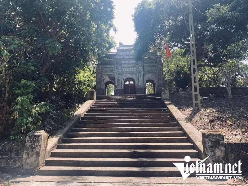Kien truc doc dao cua ngoi co tu o Hue, gieng nuoc khong ai dam uong-Hinh-2