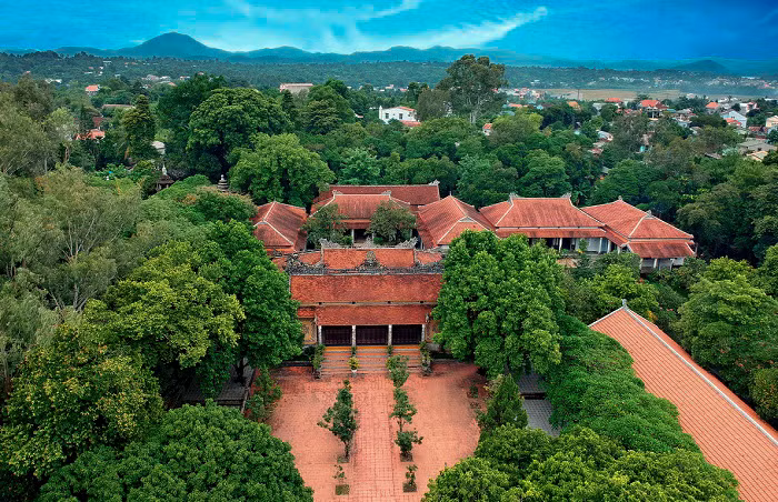Kien truc doc dao cua ngoi co tu o Hue, gieng nuoc khong ai dam uong