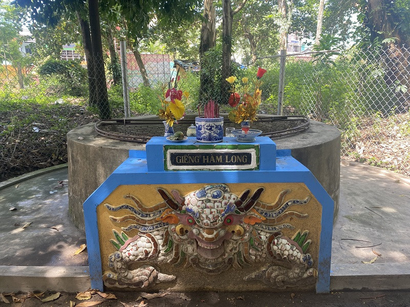 Kien truc doc dao cua ngoi co tu o Hue, gieng nuoc khong ai dam uong-Hinh-9