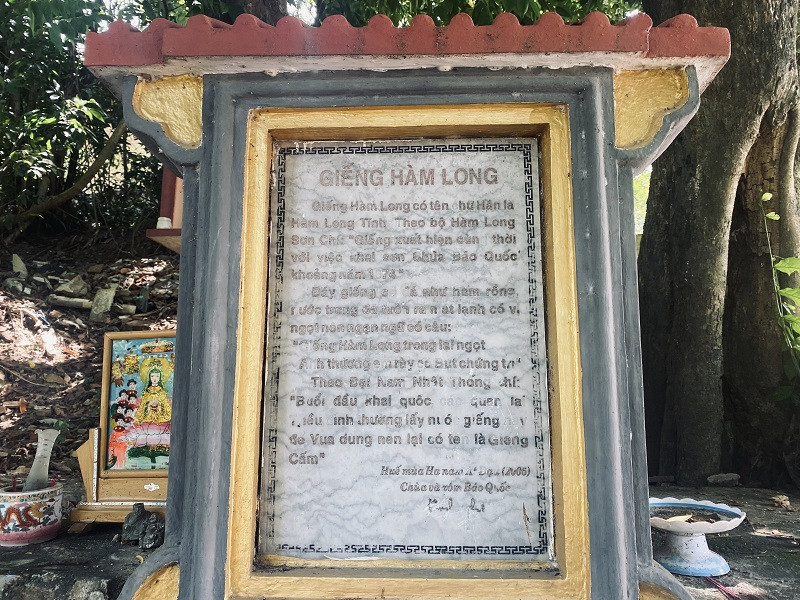 Kien truc doc dao cua ngoi co tu o Hue, gieng nuoc khong ai dam uong-Hinh-11