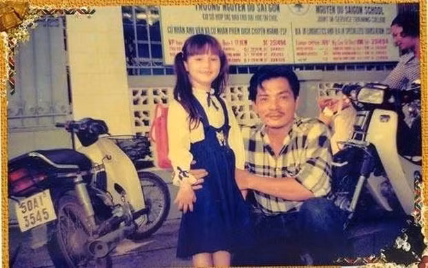 Dù gia đình không có ai theo nghệ thuật nhưng Diễm My lại bén duyên với nghiệp diễn từ rất sớm, khi mới 5 tuổi. Nữ diễn viên sinh năm 1990 là con một được bố mẹ cưng chiều. Cô dạn dĩ, thích múa hát, làm mẫu ảnh, đóng phim. Rất nhiều hình ảnh từ ngày nhỏ của Diễm My cho thấy cô có cơ hội hợp tác cùng rất nhiều nghệ sĩ vang bóng một thời như Diễm Hương, Huỳnh Anh Tuấn, Thương Tín, Hoa hậu đền Hùng Giáng My...