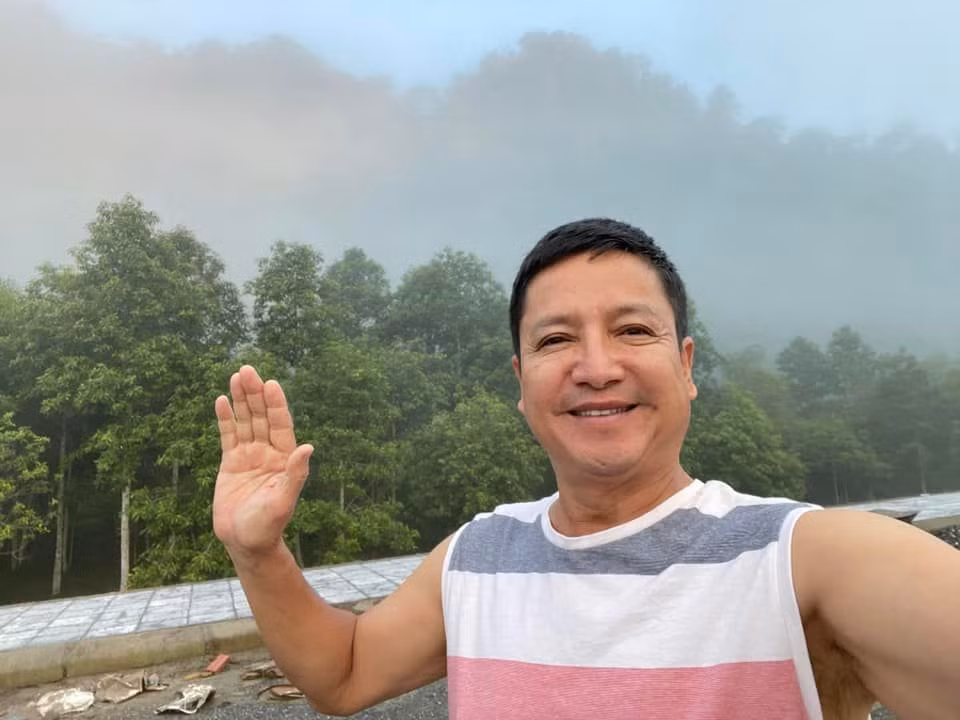 NSUT Chi Trung phong do tuoi 61, vo NSND Cong Ly tuoi xinh