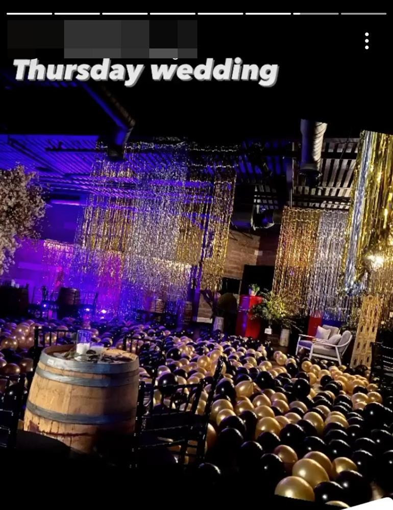 ột góc khác được trang trí bắt mắt với nhiều bong bóng.