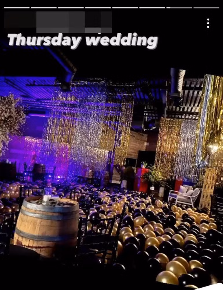 Một góc khác được trang trí bắt mắt với nhiều bong bóng.