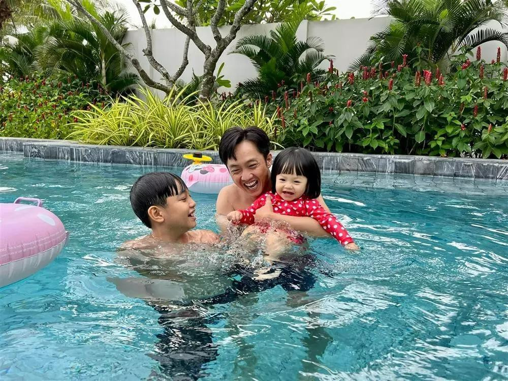 hững khoảnh khắc ngọt ngào của gia đình Cường Đô La.