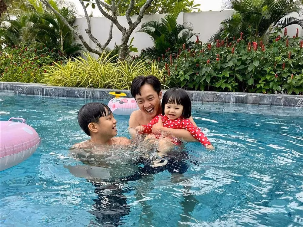 Những khoảnh khắc ngọt ngào của gia đình Cường Đô La.