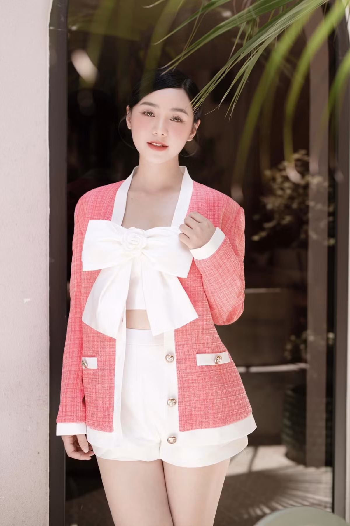 La Thanh Huyen khoe nhan kim cuong 