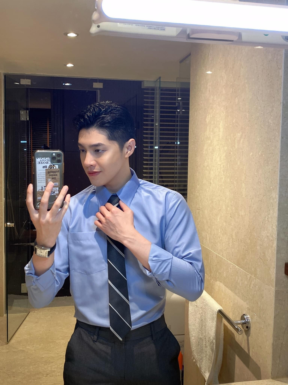 La Thanh Huyen khoe nhan kim cuong 