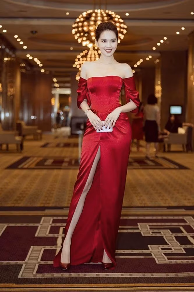 Ngọc Trinh ghi điểm với nhan sắc cuốn hút, làn da trắng tuyệt mỹ. Chính hình ảnh này đã được ghi dấu ấn của Ngọc Trinh trong lòng khán giả.