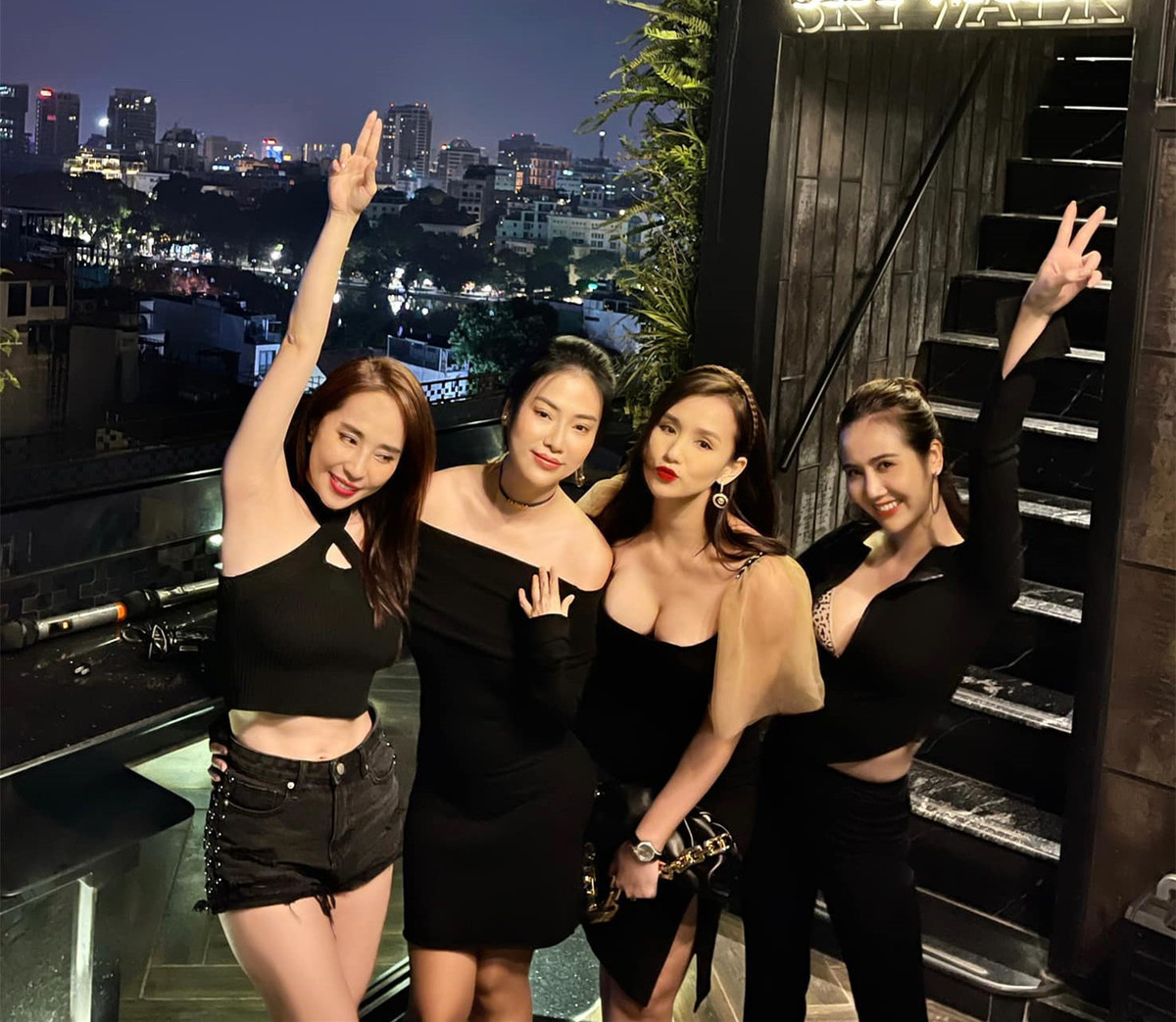 Lã Thanh Huyền rủ hội chị em đi "quẩy".