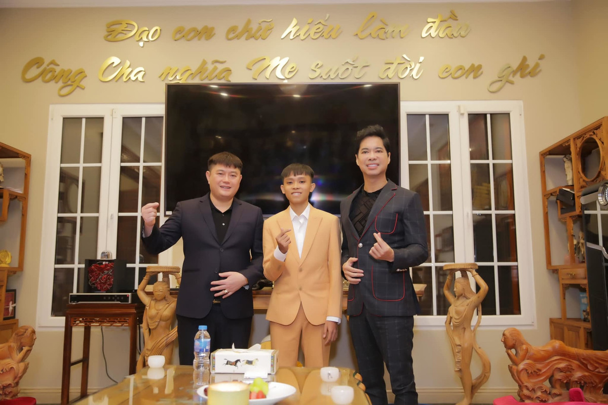 Sao Việt hôm nay 1/1: Ngọc Sơn 'bật mí' sẽ hát với Hồ Văn Cường ngay hôm 1/1 đầu năm với "một ngôi sao Bolero".