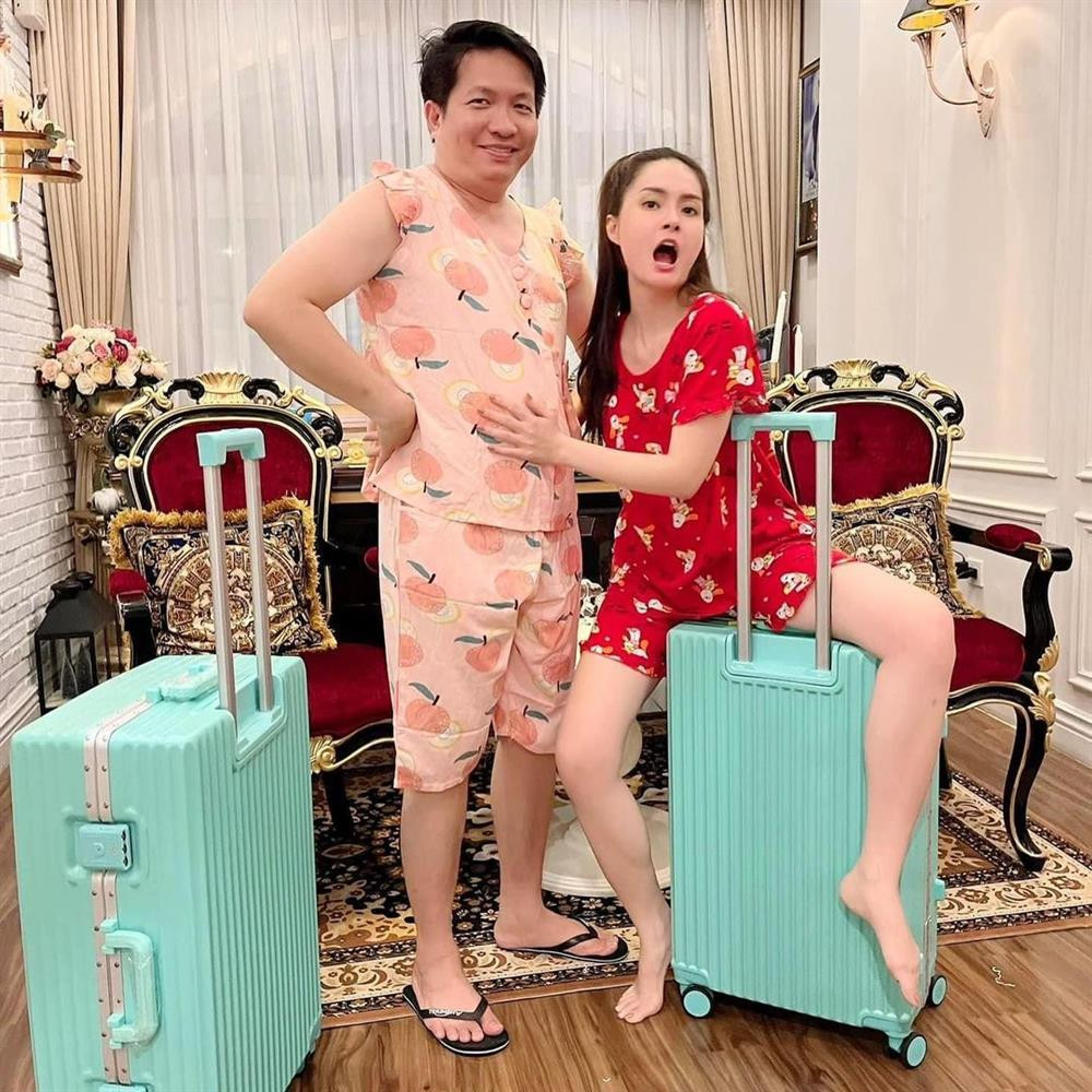 rong khi Đoàn Di Băng trông có vẻ nhí nhố thì ông xã lại nhìn khá buồn cười.