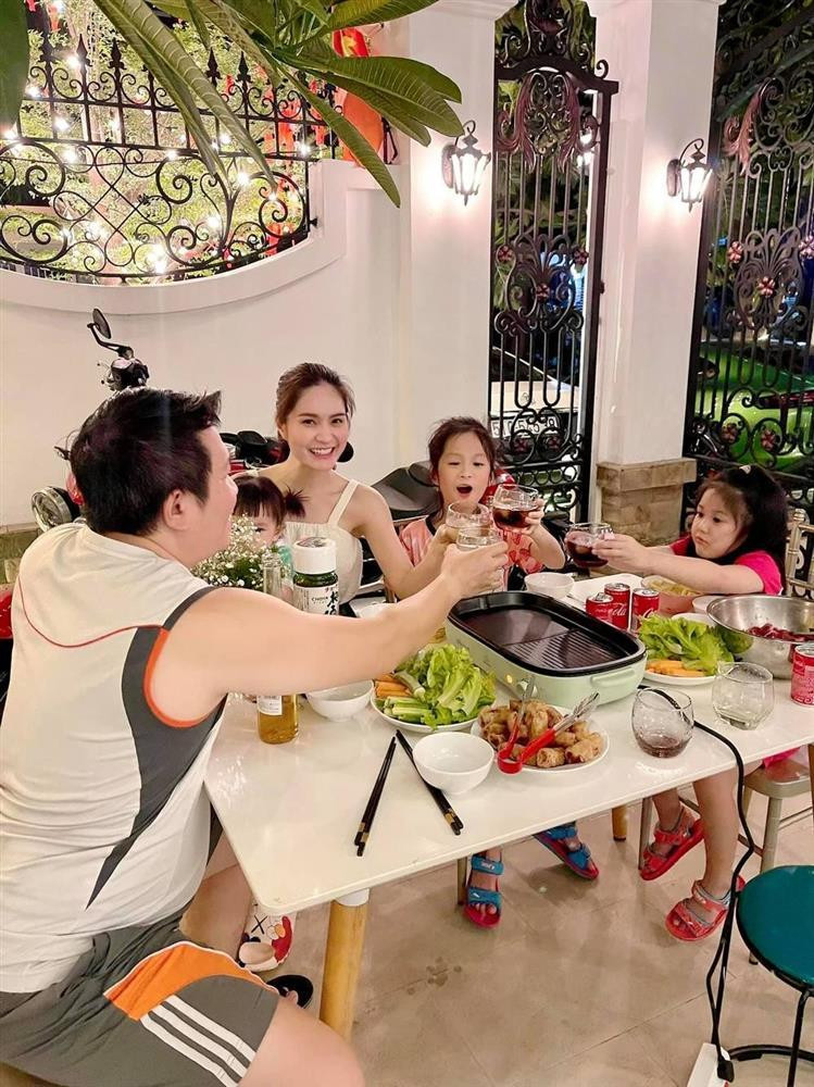 hực chất mỗi khi "xả vai" đại gia, nam doanh nhân đều chỉ thích những bộ đồ trông khá xuề xòa.