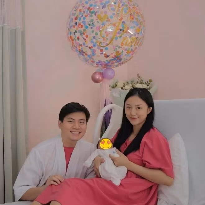 Salim khoe mặt mộc 100% sau sinh khiến nhiều người ngưỡng mộ.