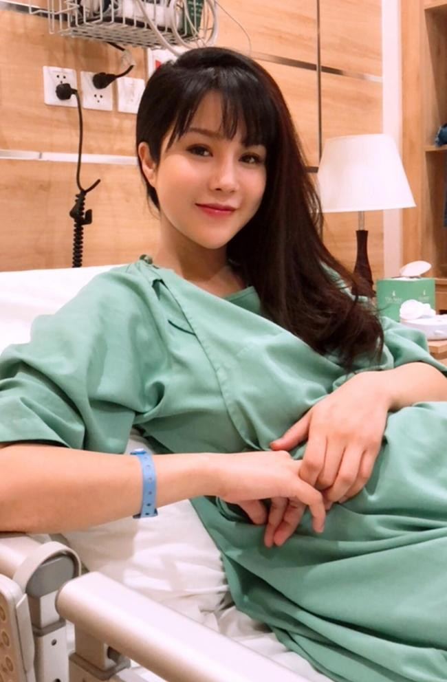 iệp Lâm Anh chính là hot mom của showbiz Việt khi có những bức hình đi đẻ siêu đẹp.