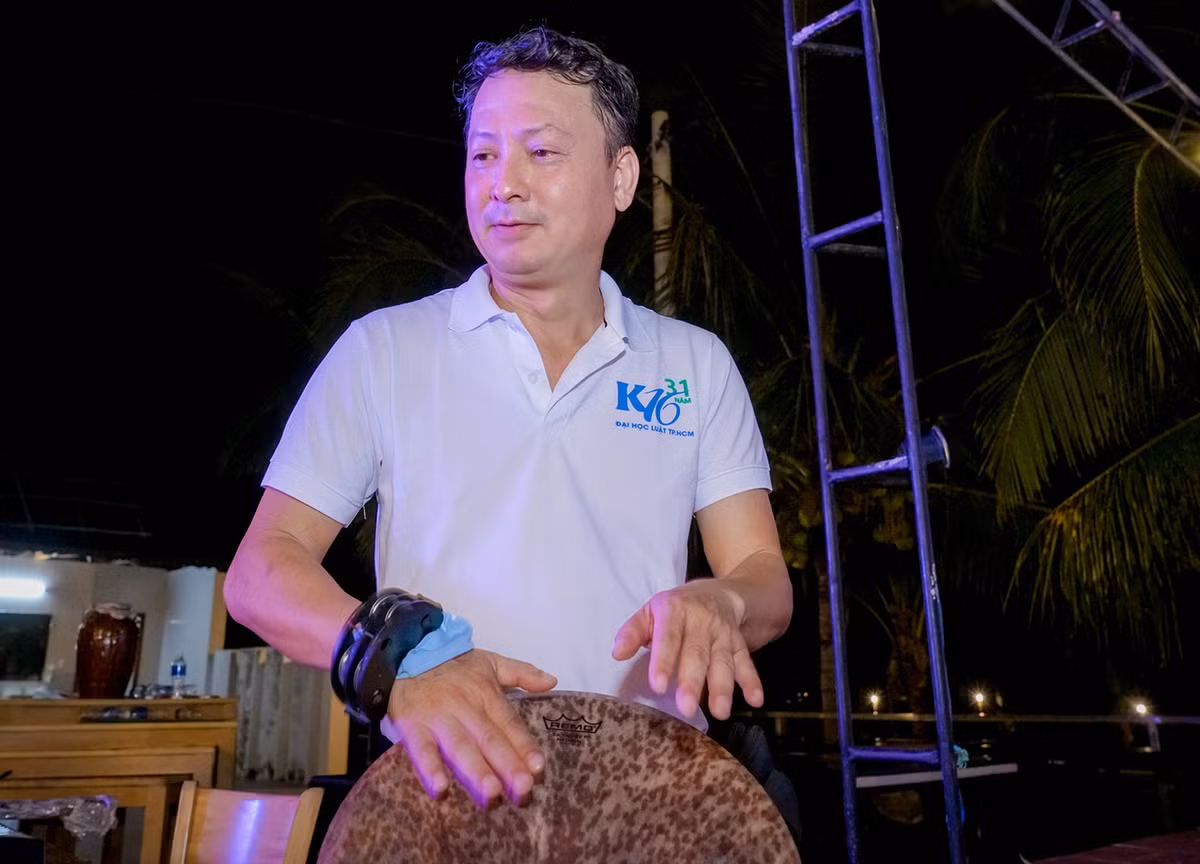 Thieu Anh Duong phat tuong, NSND Hong Van thon gon khong ngo